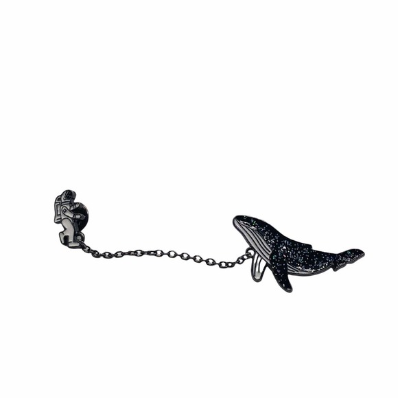 Spaceman and space whale lapel pin, brooch. - Picture 7 of 7